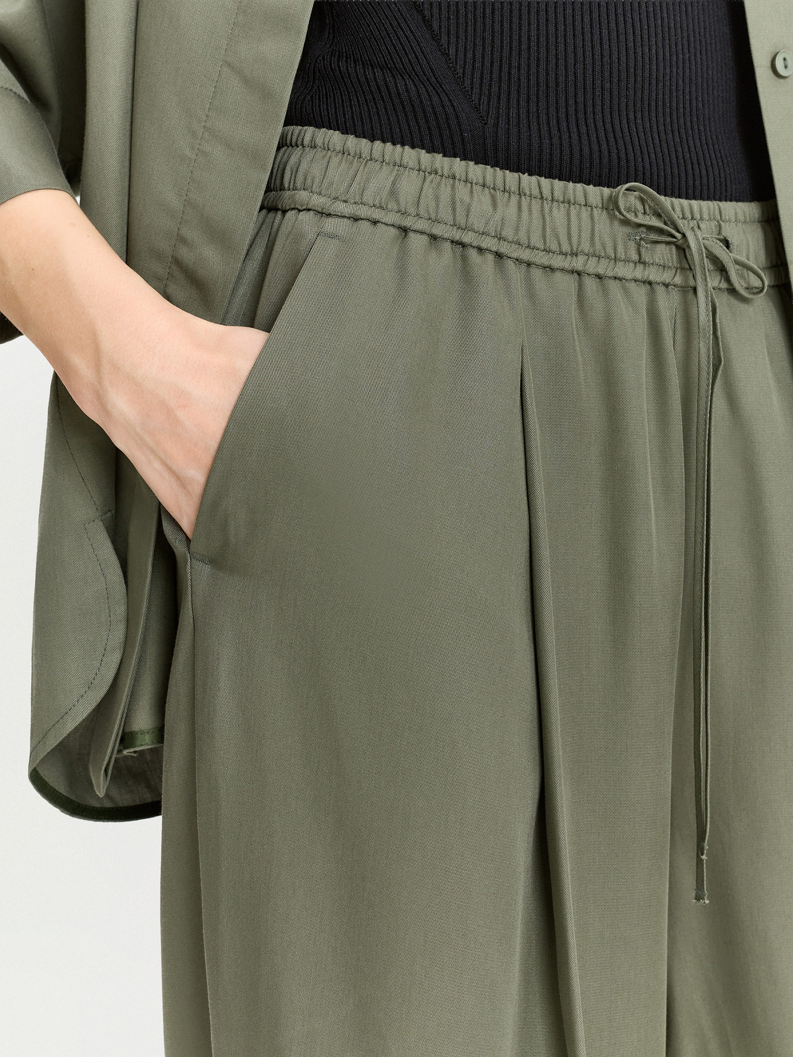 Брюки из 100% тенсела на резинке